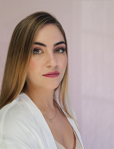 Maquillaje de novia con ojos ahumados suaves y acabado romántico, en Gran Canaria por Raquel Villalba maquilladora profesional